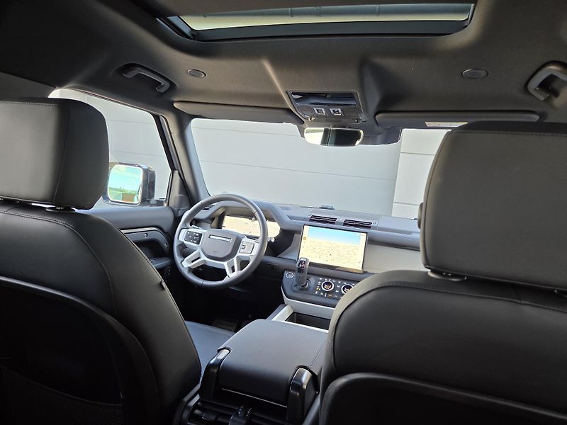 Land Rover Defender (2025) D300 X-DynSE HUD PANO TZ ACC - fotka 8 z 55
