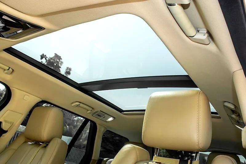 Land Rover Range Rover (2017) Luxusní SUV - fotka 11 z 11