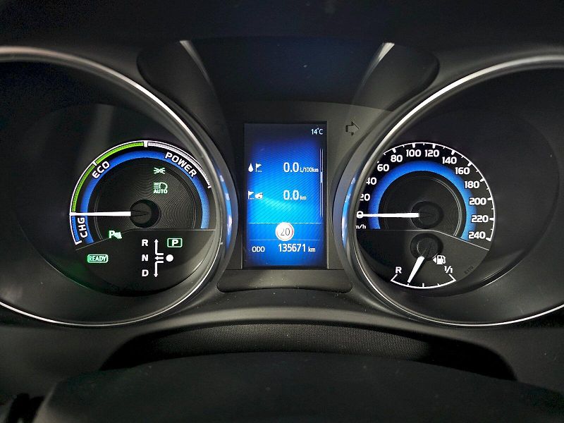 Toyota Auris (2015) TS 1.8HEV EXECUTIVE - fotka 11 z 29