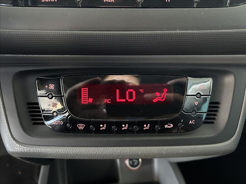 Seat Ibiza 1,4   16V,SERVISKA,KLIMA,TAŽNÉ - fotka 14 z 22