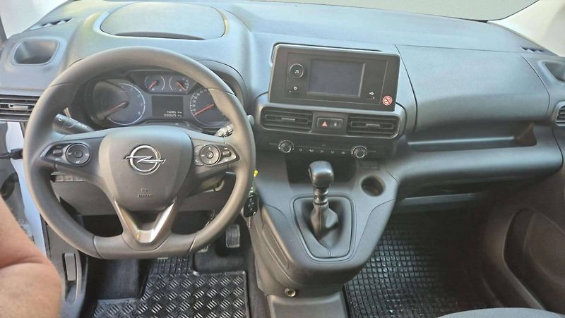 Opel Combo Van L1H1 1.5CDTI MT6 75kW - fotka 13 z 36