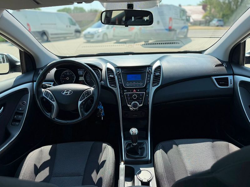 Hyundai i30 1.4CVVT 100 MAN6 Trikolor - fotka 17 z 25