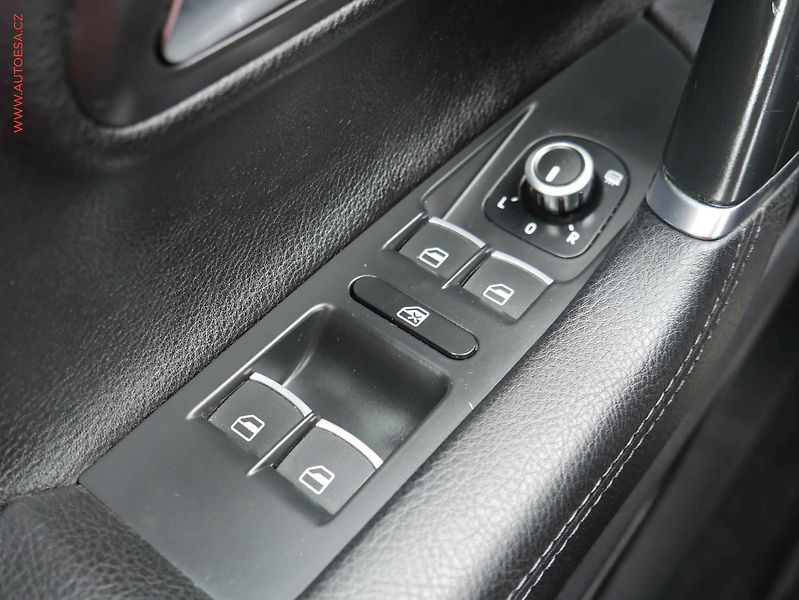 Volkswagen CC (2013) 2.0TDI, ČR, Sport, DSG, kůže - fotka 11 z 19