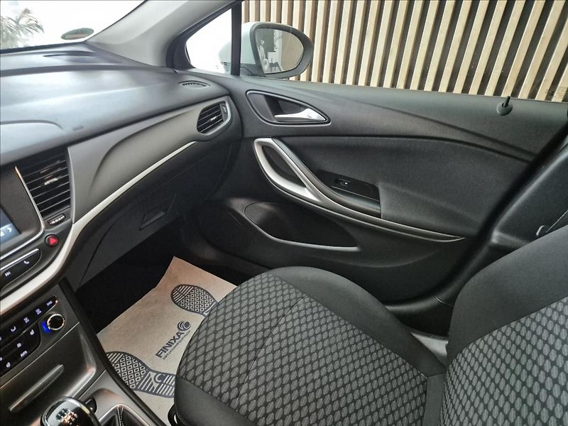 Opel Astra CDTi 81kW Excite ST - fotka 20 z 28