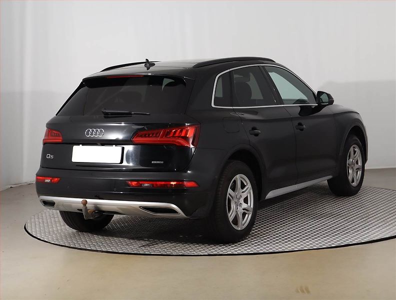 Audi Q5 (2018) 2.0 TDI - fotka 5 z 28