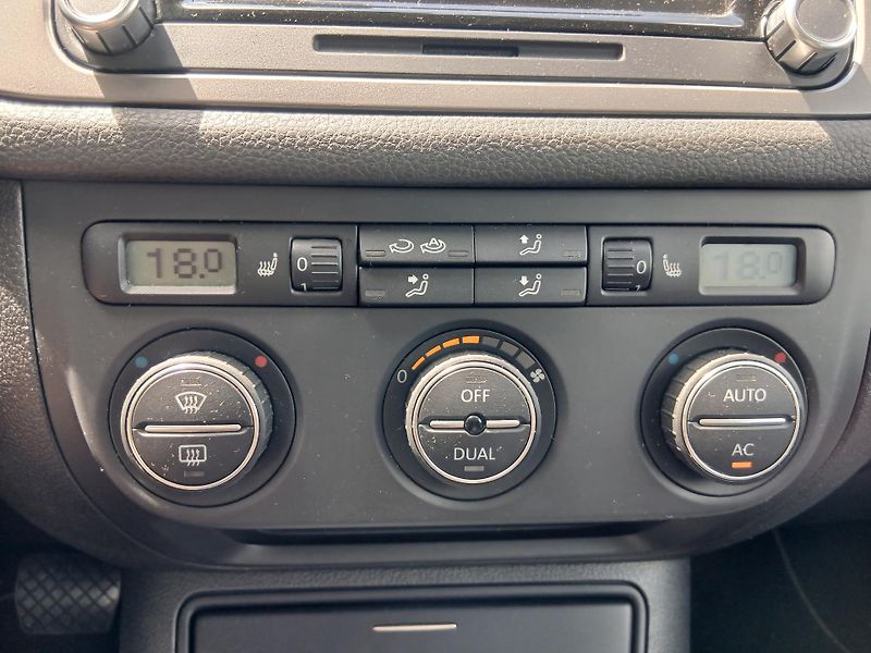 Volkswagen Tiguan 2.0 TSi 4x4 - fotka 23 z 36