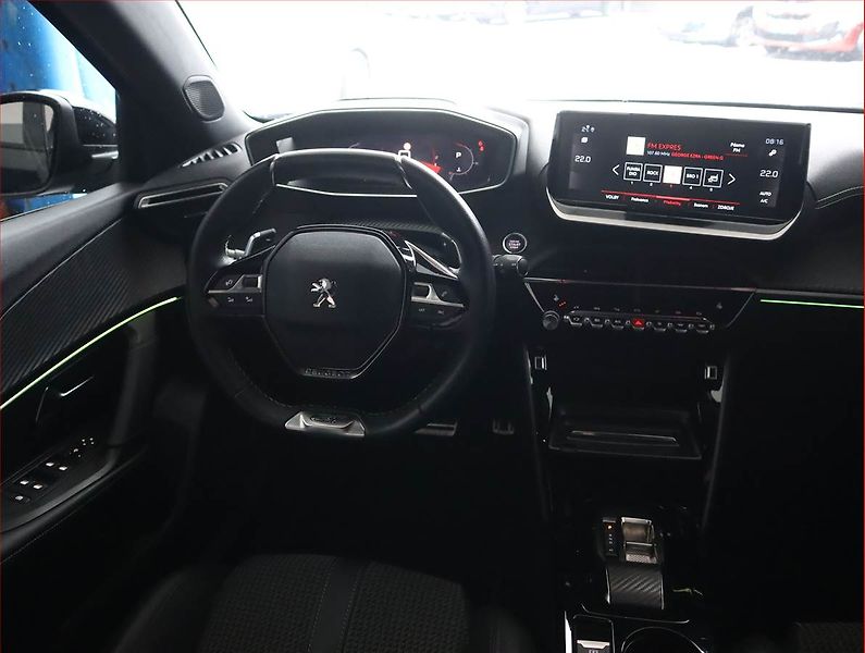 Peugeot 2008 (2023) GT 1.2 PureTech - fotka 7 z 21
