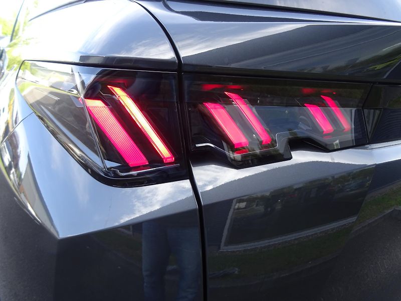 Peugeot 5008 (2026) BUSINESS Hybrid 145k e-DCS6 - fotka 44 z 47
