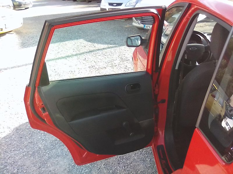 Ford Fiesta (2006) 1.3i , jede super - fotka 23 z 28