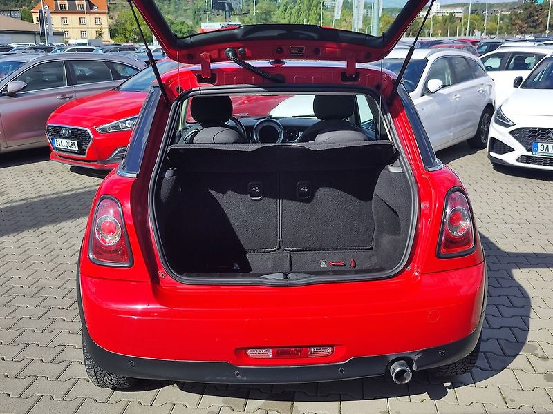 Mini Cooper 1.6/90kW PANO,NAVI - fotka 9 z 26