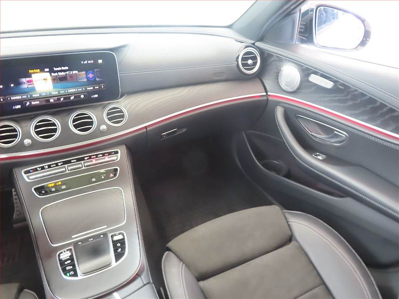 Mercedes-Benz Třídy E (2021) E 220 d 4MATIC - fotka 8 z 17