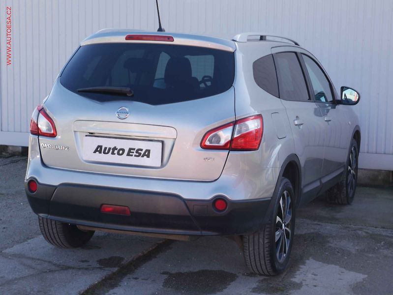 Nissan Qashqai (2012) 2.0dCi, AT - fotka 6 z 15
