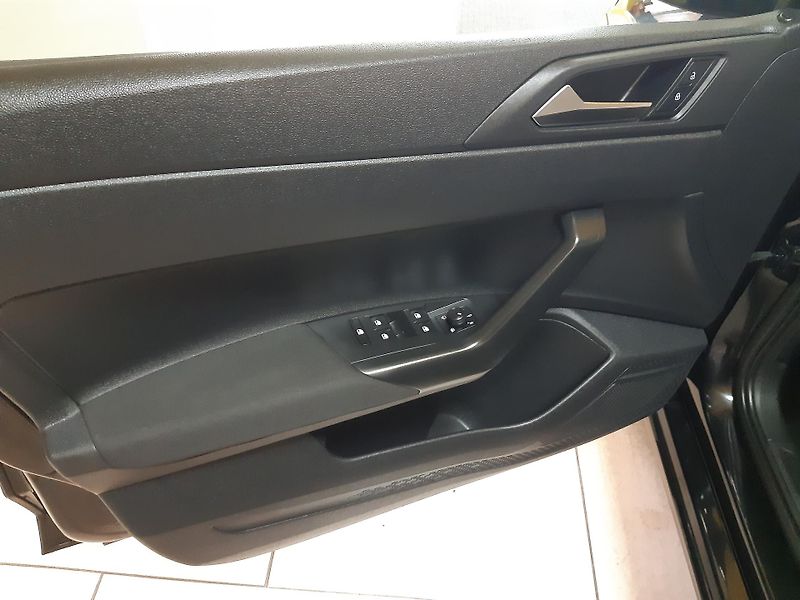Volkswagen Polo 1.0 TSI KLIMA vyhř.sedáky - fotka 17 z 25