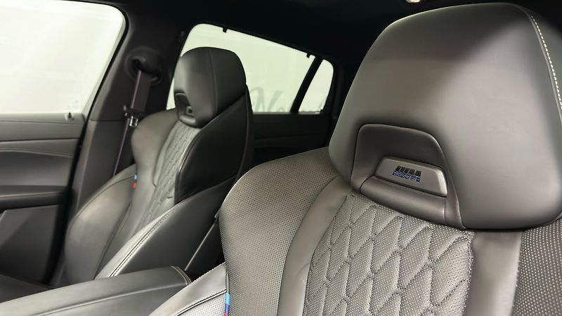 BMW X6 M60i / ZÁRUKA / TAŽNÉ  - fotka 43 z 70