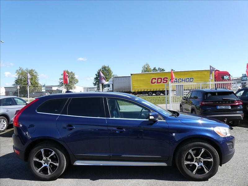 Volvo XC60 2,4 D5 Ocean Race AWD 158kW - fotka 12 z 51