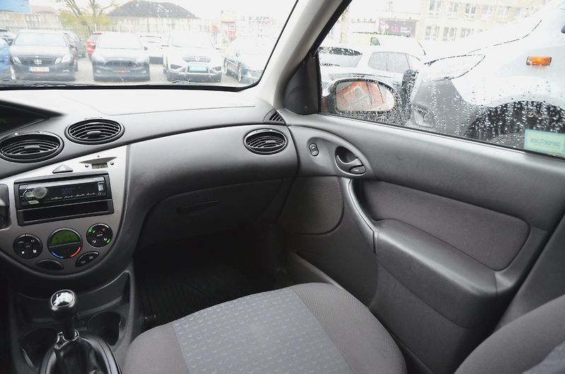 Ford Focus (2004) 1.6i Zetec 74kW / ČR / 115tkm - fotka 18 z 28