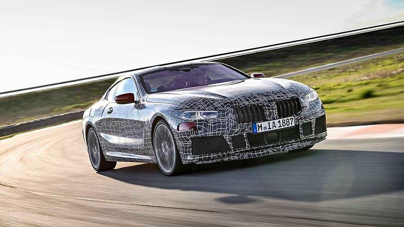Maskovaný prototyp BMW řady 8.