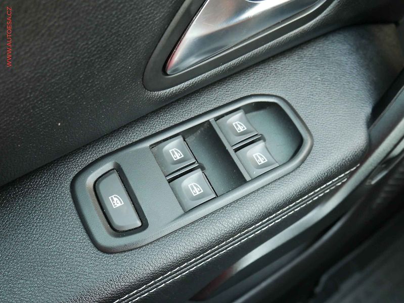 Dacia Duster (2019) 1.6i 4x4, 2.maj,ČR, AC - fotka 11 z 19