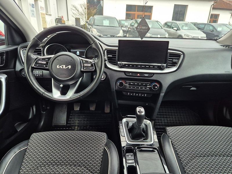 Kia XCeed (2022) 1.5i TOP  NOVE V CZ EXKLUSIVE - fotka 18 z 37