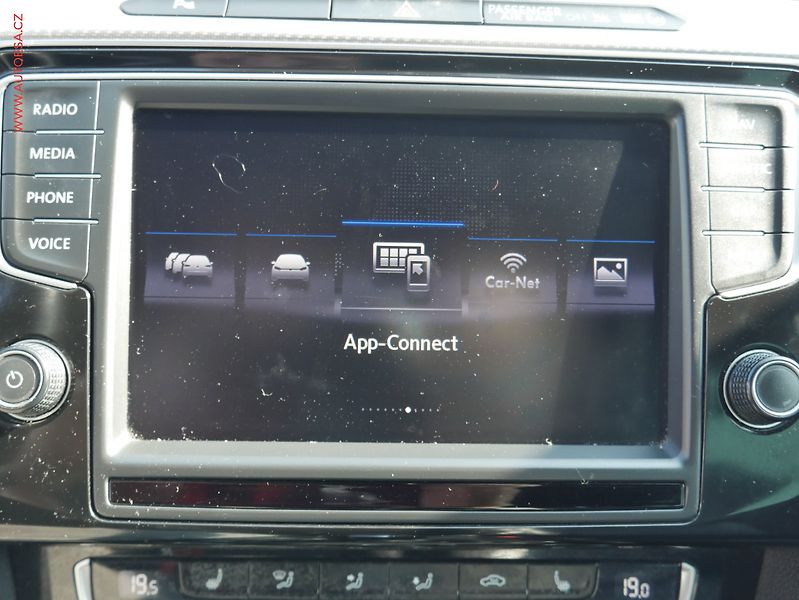 Volkswagen Passat (2017) 2.0TDi, Highline, DSG, LED - fotka 16 z 26