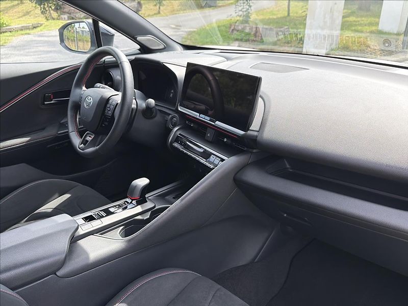 Toyota C-HR 2,0 Hybrid E-CVT AWD GR Sport - fotka 11 z 32