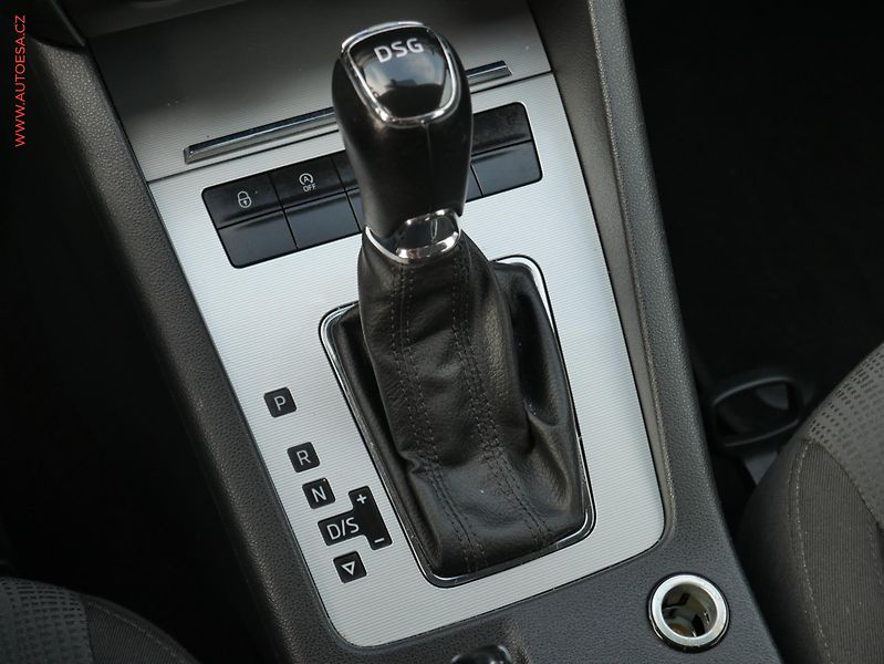 Škoda Octavia (2013) 2.0 TDi, ČR, Elegance, DSG - fotka 15 z 20