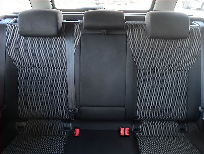 Škoda Octavia (2014) Ambition 1.6 TDI, Tempomat - fotka 10 z 18