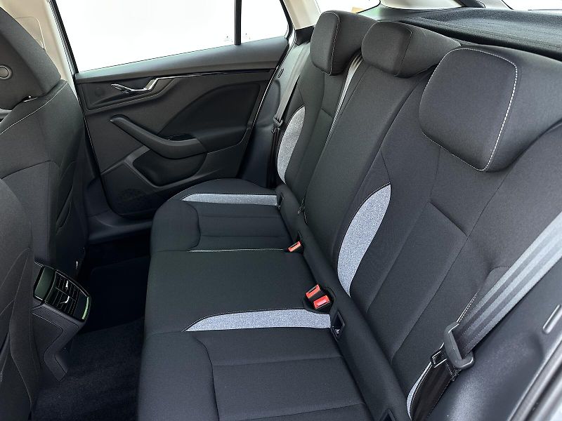Škoda Scala 1.0TSi Selection 116PS KLIMA A - fotka 31 z 35