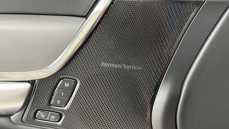 Volvo V90 2.0 B5 AUT Plus Dark - fotka 25 z 31