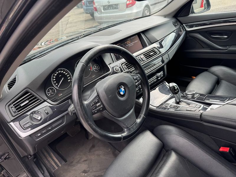 BMW Řada 5 (2014) 530d xDrive - fotka 11 z 32
