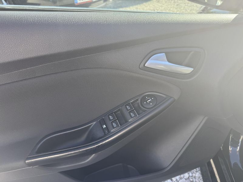 Ford Focus (2014) ST-LINE 1.6-16V(150PS) - fotka 17 z 44