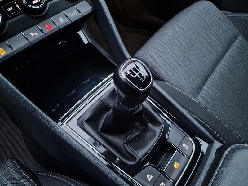 Škoda Karoq 2.0 TDI 110kW Style,ČR,1.Maj. - fotka 36 z 50