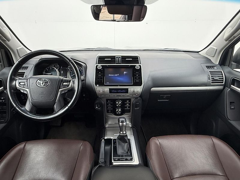 Toyota Land Cruiser 2.8 D-4D AT AWD 130 kW Executi - fotka 5 z 28