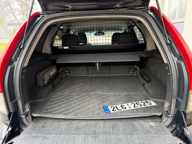 Volvo XC90 2,4 D5 AWD / 1.maj. / ČR / - fotka 14 z 26
