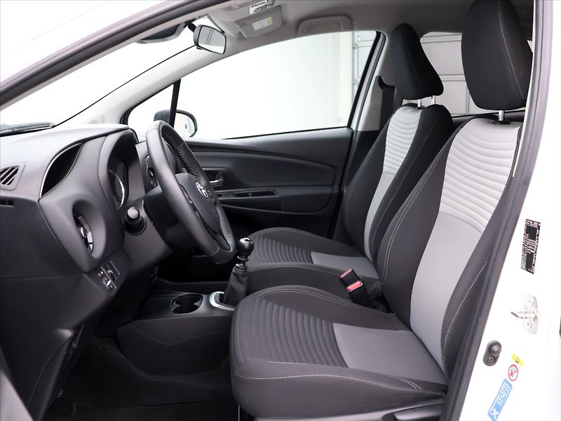 Toyota Yaris 1,5 VVT-iE 82kW Active Trend C - fotka 11 z 38