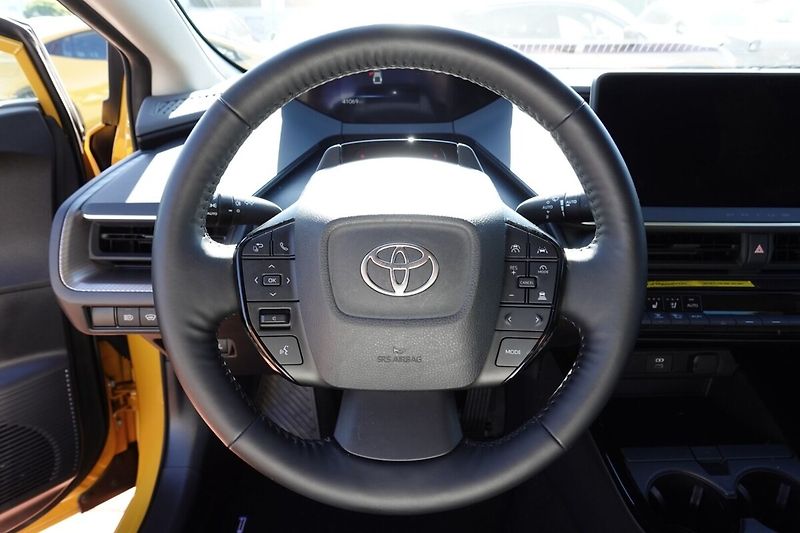 Toyota Prius 2.0 PHEV Executive sada komple - fotka 20 z 35