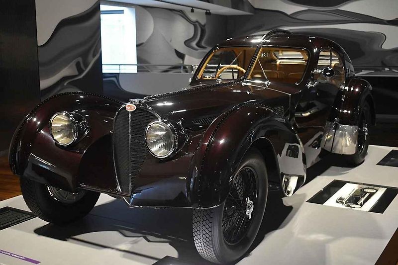 Tatra 87 je řazena k milníkům v automobilové historii