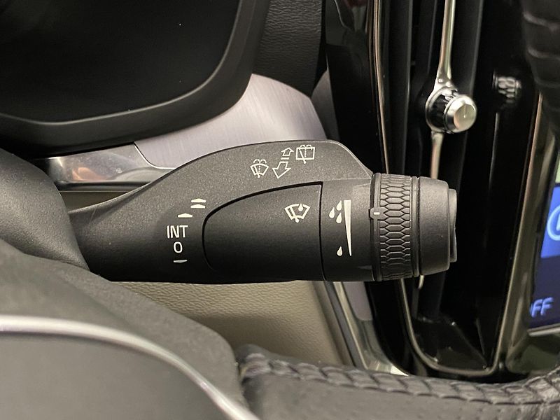 Volvo V60 D4 MOMENTUM AUT - fotka 22 z 47