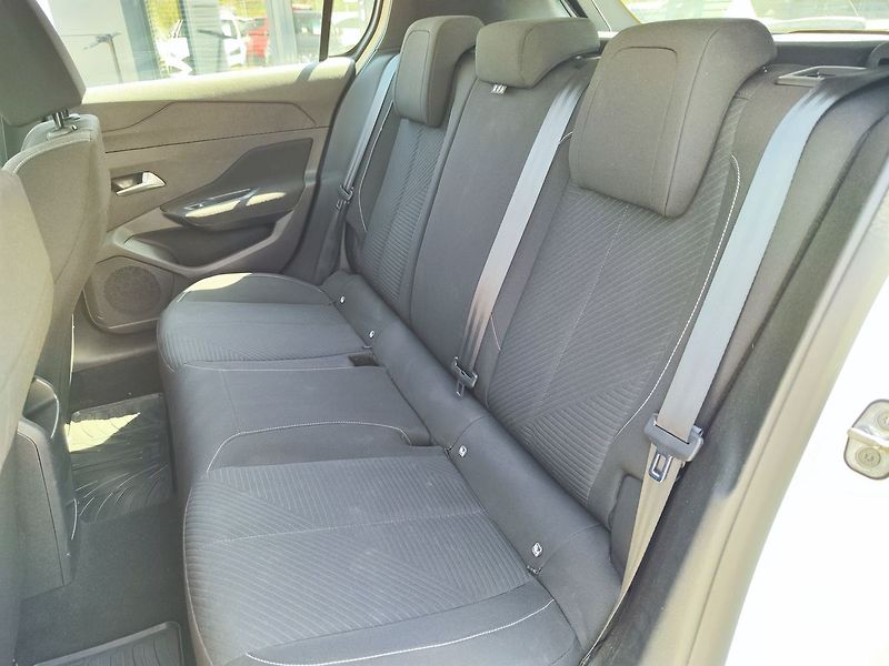 Peugeot 308 1.2 PureTech/81kW Active Pack - fotka 10 z 29