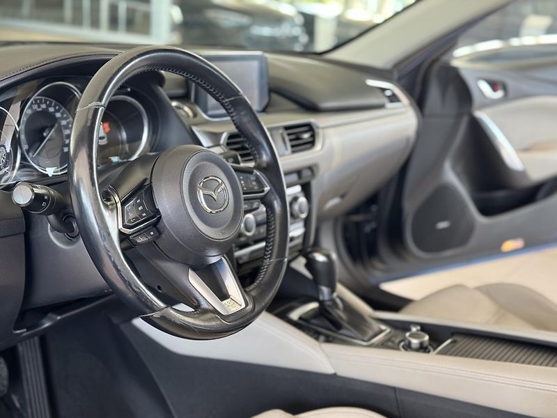 Mazda 6 2,2 SkyActiv-D*129kW*4x4*AUT - fotka 11 z 39