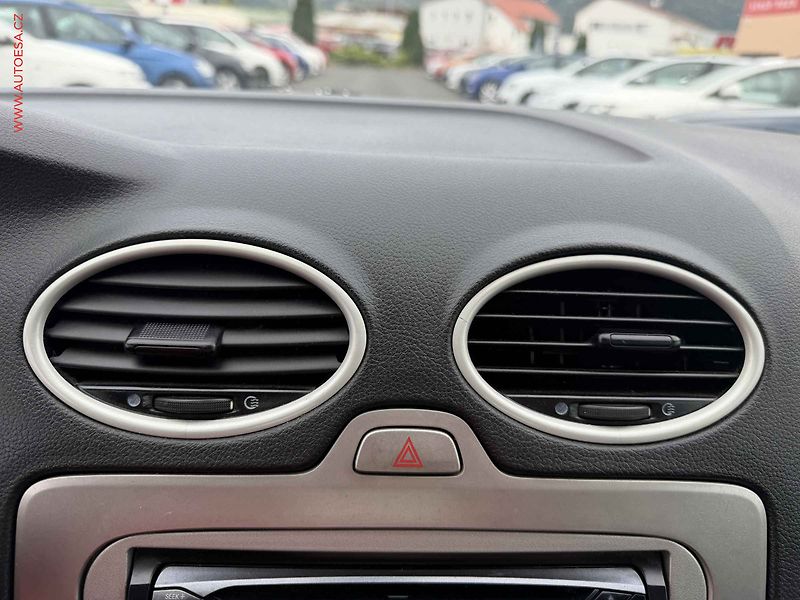 Ford Focus (2008) 1.6, AC - fotka 13 z 15
