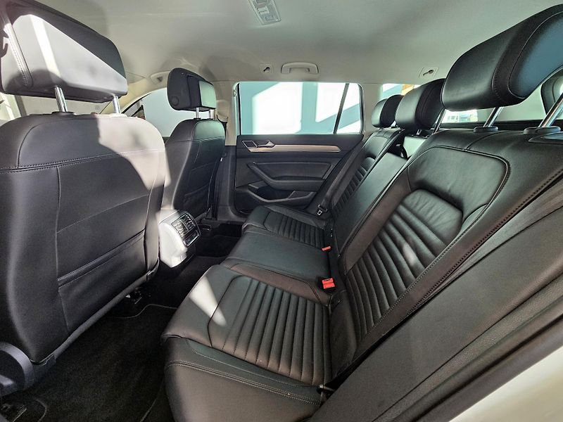 Volkswagen Passat (2019) R-Line 4M  - fotka 9 z 23