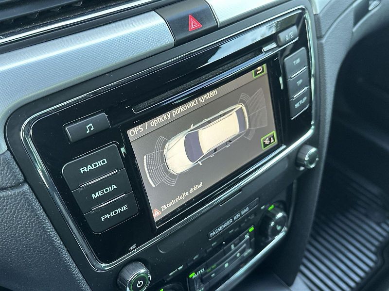 Škoda Superb (2013) Combi 2.0 TDI Ambition - fotka 12 z 33