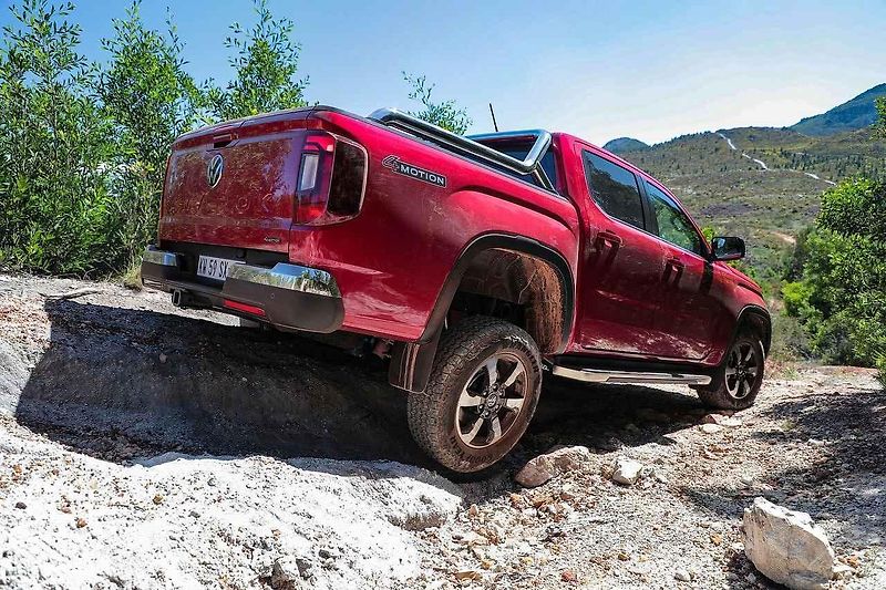 Nový VW Amarok při jízdě v jihoafrickém terénu