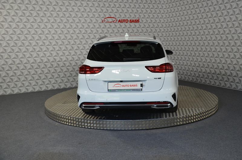 Kia Ceed (2023) SW 1.5TGDI 118 GT Line AT - fotka 7 z 15