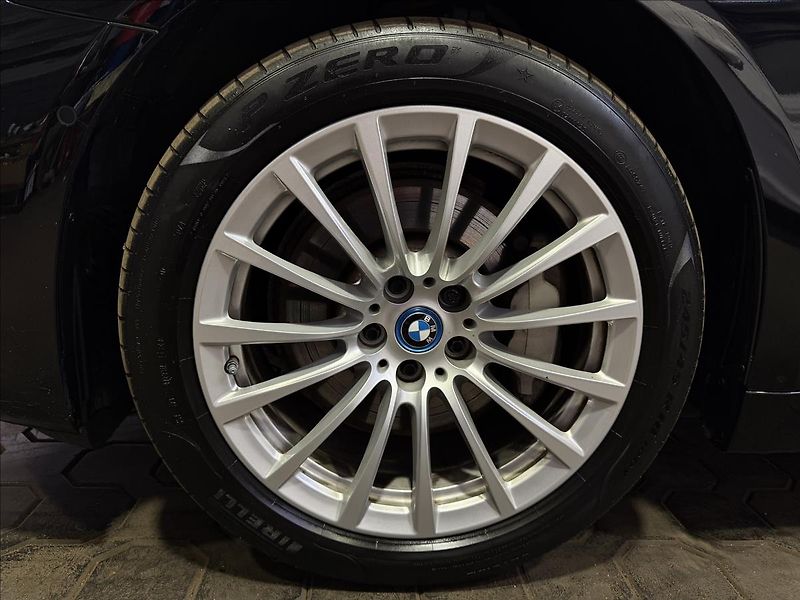BMW Řada 5 530E XDRIVE ACC LASER TAŽNÉ - fotka 46 z 47