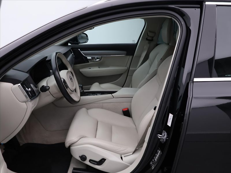 Volvo V90 2,0 D4 140kW Drive-E Momentum - fotka 11 z 29