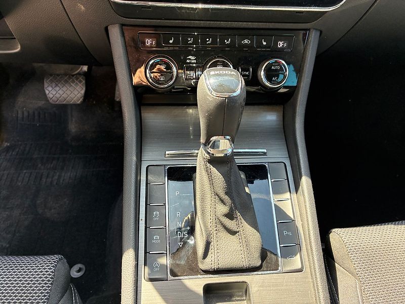 Škoda Superb 2.0 TDi 147 kW-FACE LIFT-STYLE - fotka 13 z 29