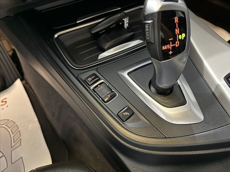 BMW Řada 3 2,0   320i 135KW BI-XEN KŮŽE T - fotka 21 z 46