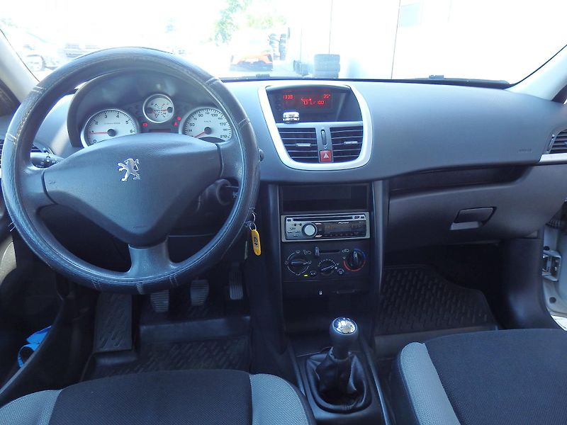 Peugeot 207 1.4i KLIMATIZACE, LPG - fotka 12 z 15